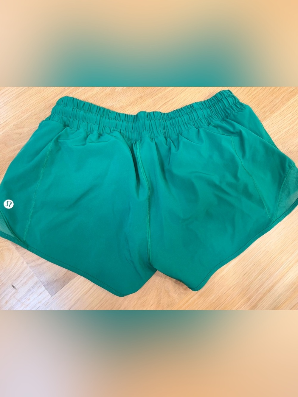 Lululemon Hotty Hot LR Short 2.5” Cascadia Green in size 6 - Picture 3 of 4